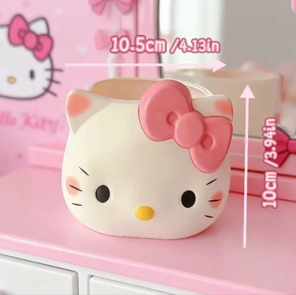Hello Kitty Makeup Brush Pencil Holder Flower Pot plastic NWOT 4.13" x 3.9" Gift - Picture 2 of 2